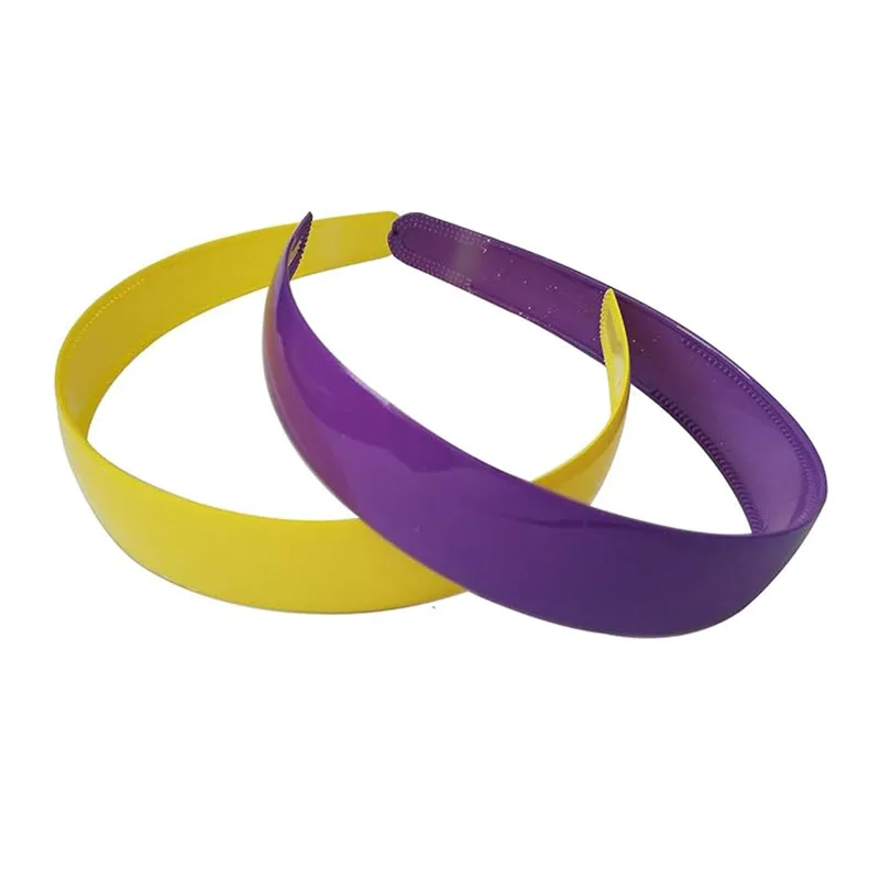 ¿Cómo puede una diadema de plástico de color liso para mujer realzar el estilo cotidiano con una elegancia sin esfuerzo?